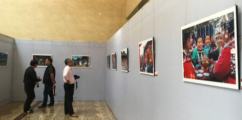 文藝創(chuàng)作助力武陵山區(qū)扶貧事業(yè) 精品展與學術(shù)研討系列活動紀實